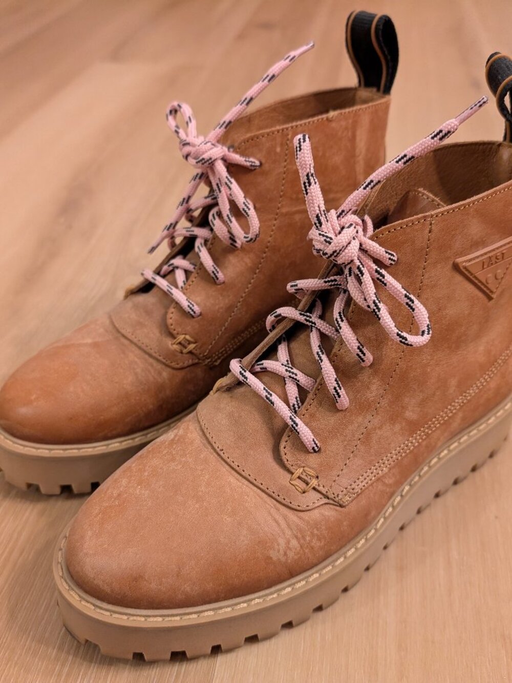LÄST Scandanavian Brown Pink Leather Platform Lace Up Combat Boots Sz 38 / 7.5